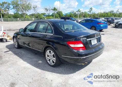 2008 Mercedes-Benz C 300 Luxury 4Matic/Sport 4Matic z USA, uszkodzony, nr VIN WDDGF81X38F192455